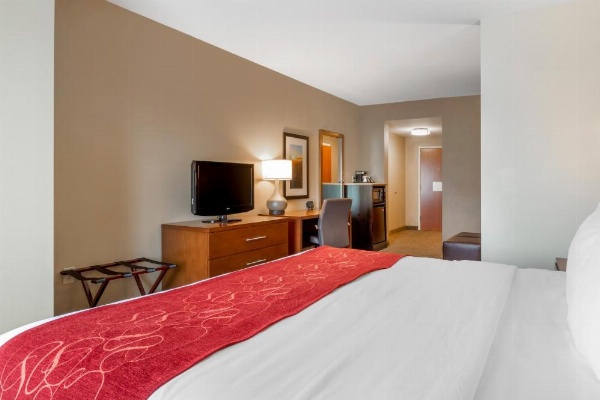 Comfort Suites North image 16